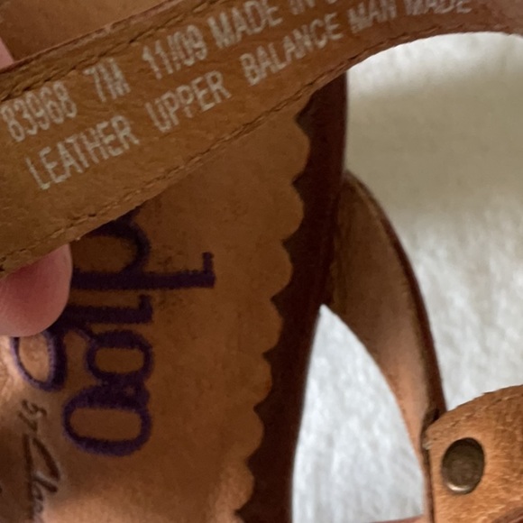 Indigo Brown Sandals with Classic Design - Picture 5 of 5